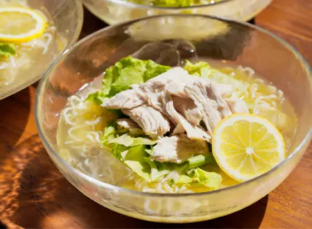 冷やしサッポロ一番　サラダチキンのせ