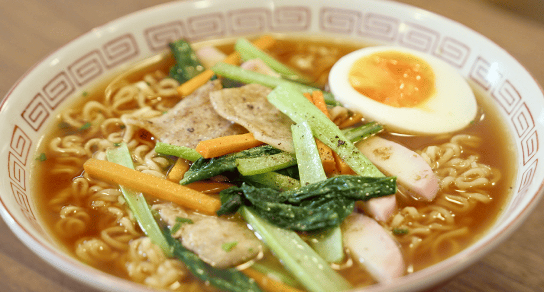 こだわり肉野菜炒めのしょうゆ味ラーメン