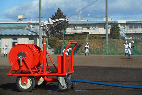 《助成品目》移動式散水機（野球部）